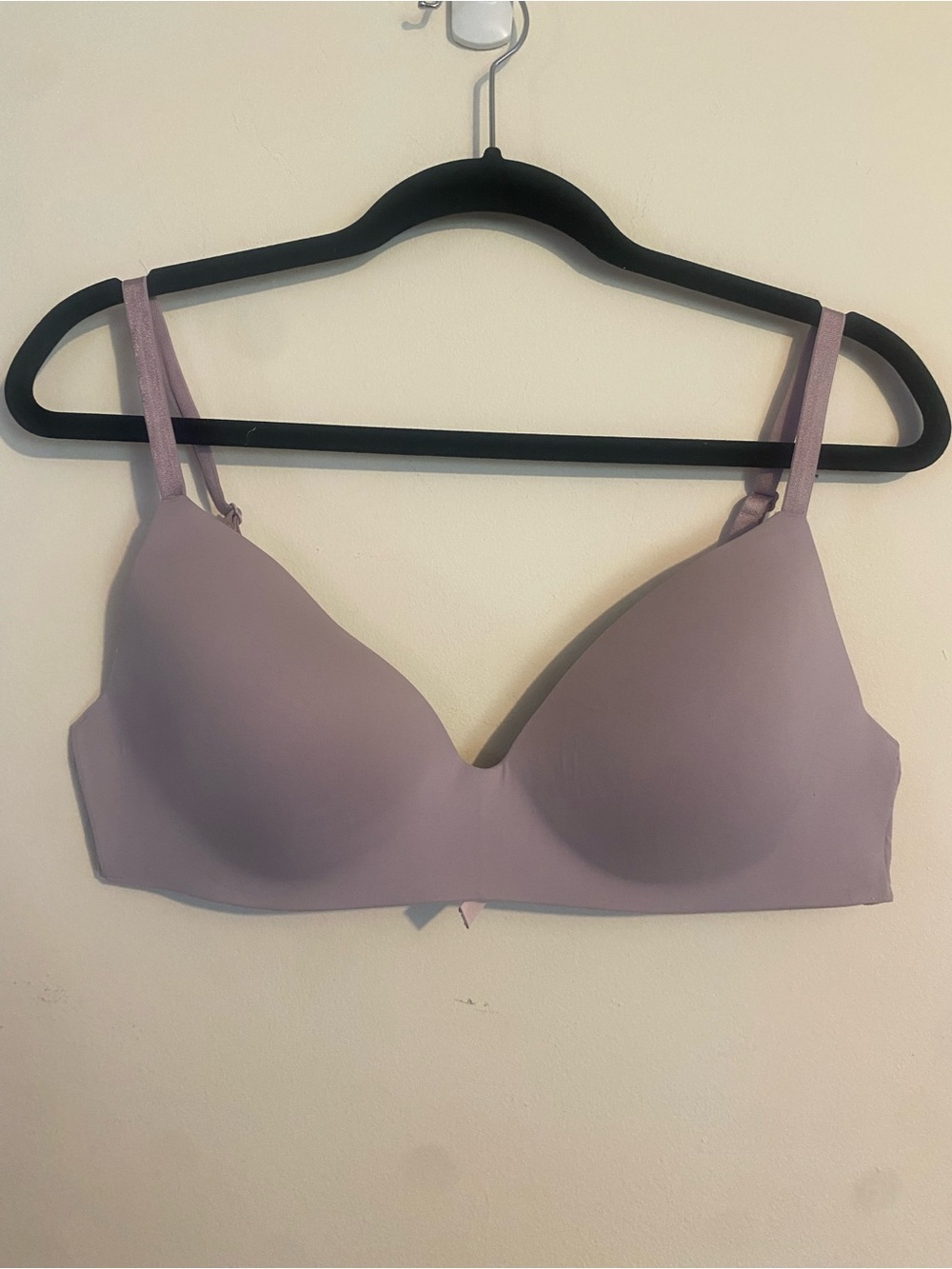 Victoria's Secret t-shirt lightly lined Wireless bra 38C light pastel purple